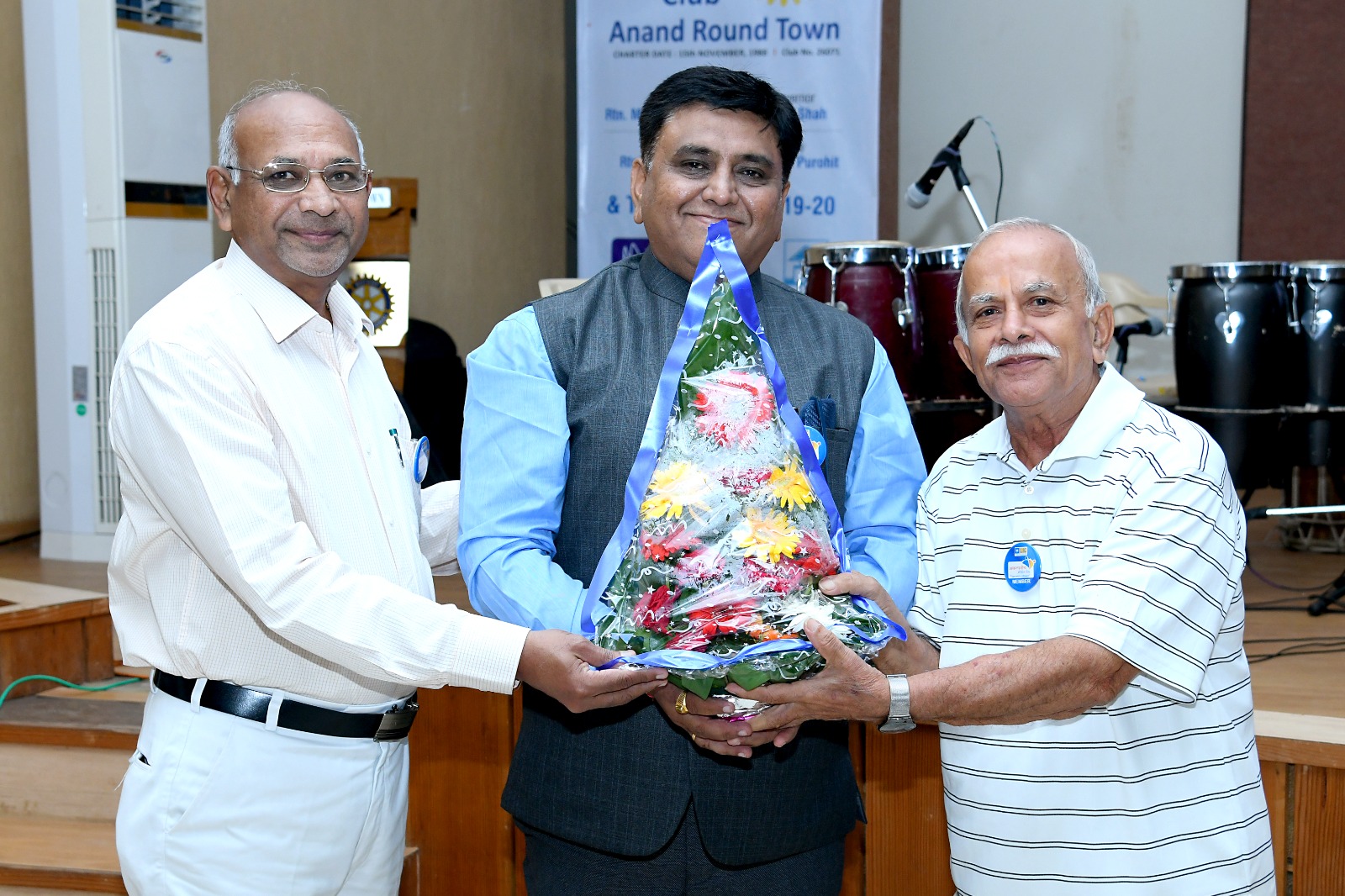 Felicitation with a warm bouquet and heartfelt smiles.